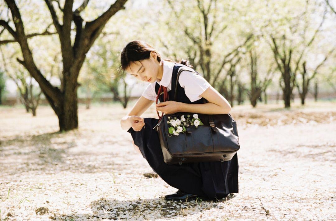 从不会摆拍到拍照达人,拍照姿势可参考这7个,拍照又好看又自然