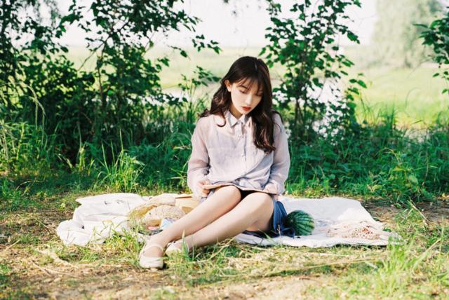 怎么拍都好看的9个单人照拍照姿势技巧,简单又好看,快get起来