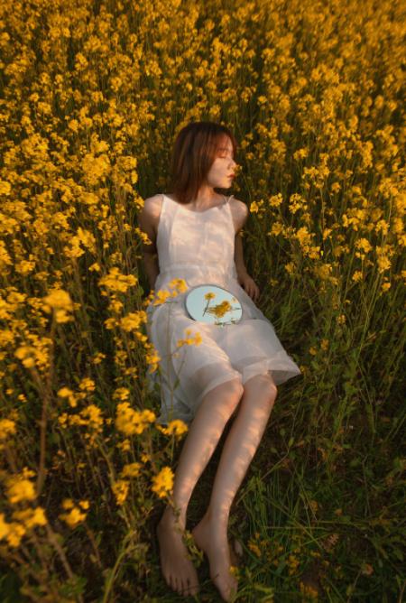 春天花海照怎么拍才好看,10个拍照姿势,让你拍照美起来