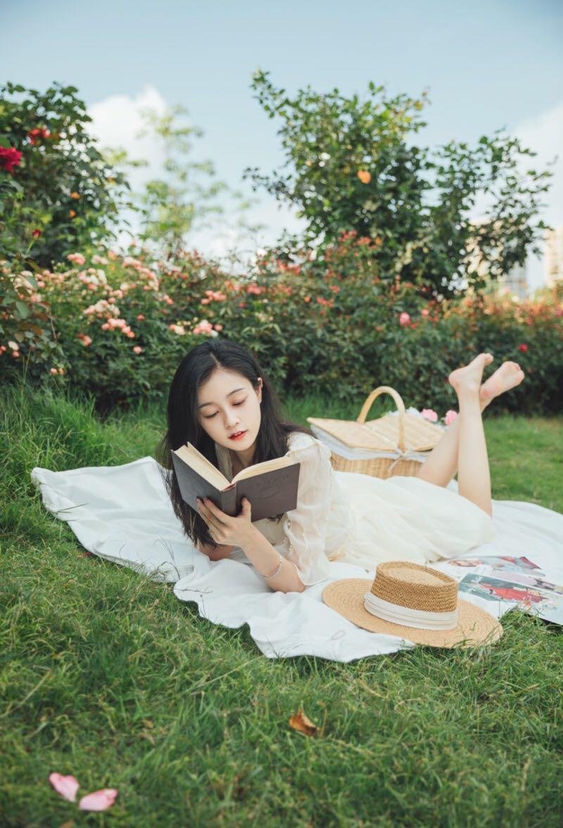 花丛拍摄人像照的7个通用姿势,学起来,怎么拍都好看