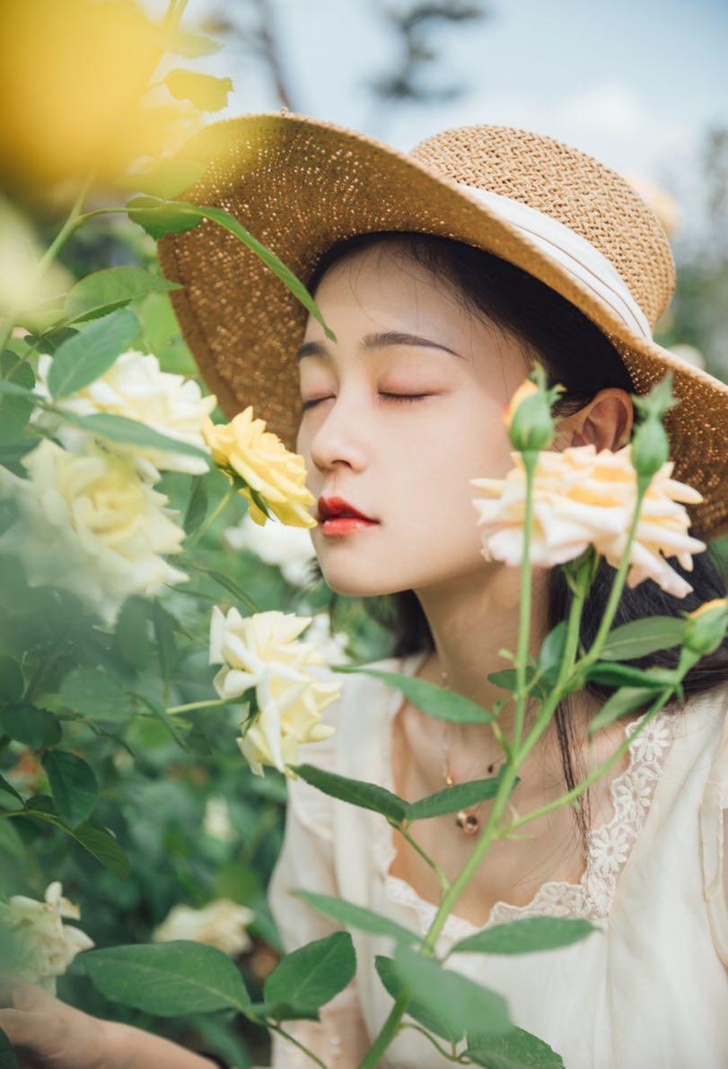 花丛拍摄人像照的7个通用姿势,学起来,怎么拍都好看