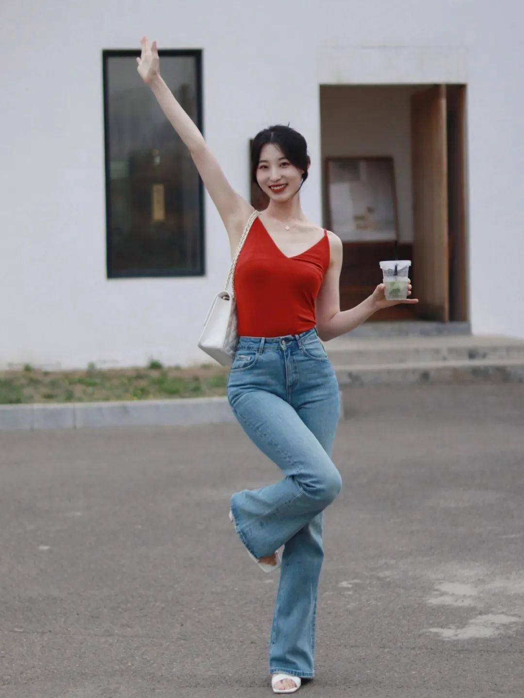 牛仔裤拍照,这样拍,照片时尚漂亮,身材好、气质佳
