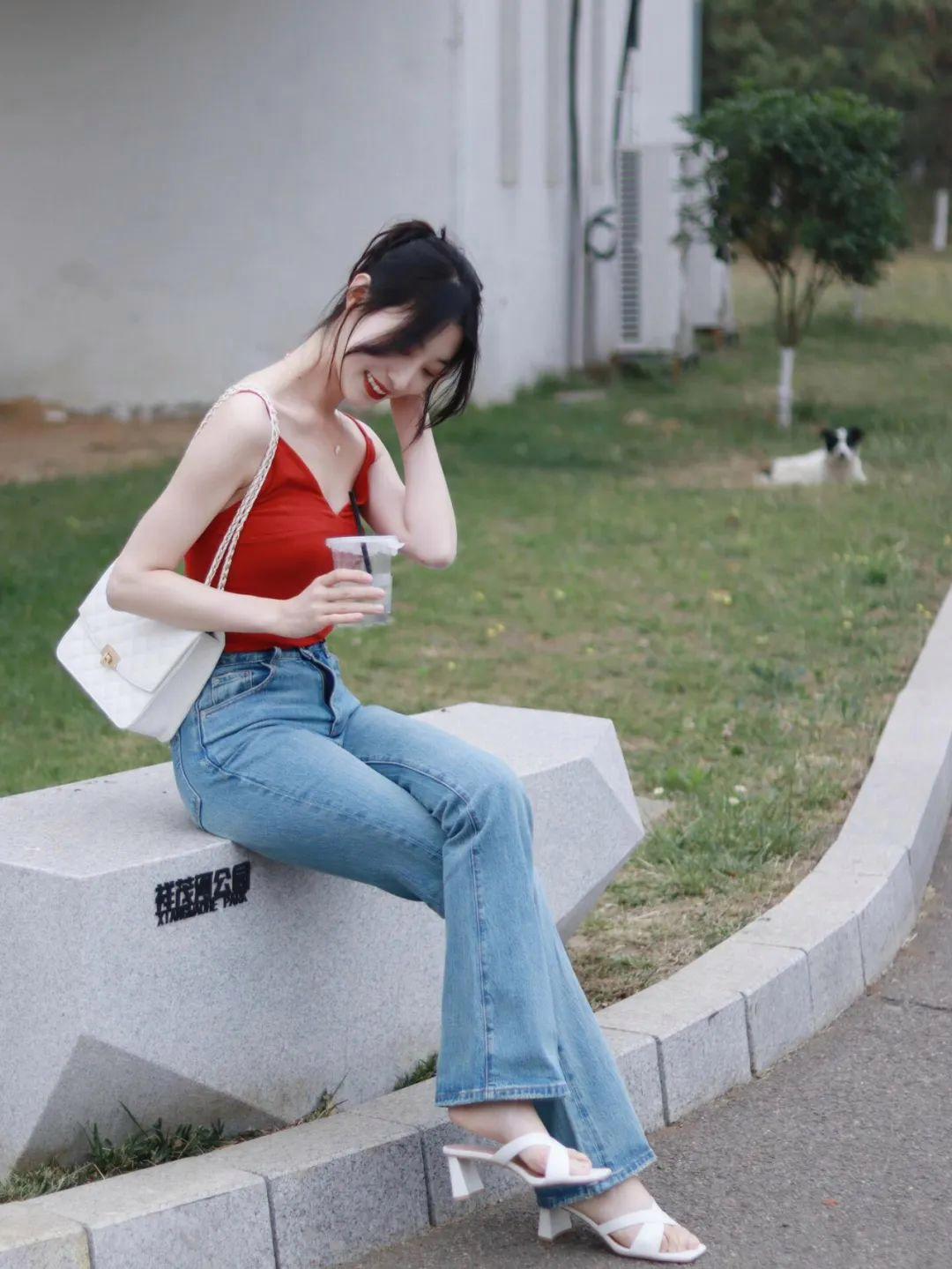 牛仔裤拍照,这样拍,照片时尚漂亮,身材好、气质佳