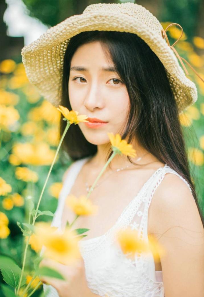 和花一起拍照,这8个拍照姿势技巧要学起来,真的很好看