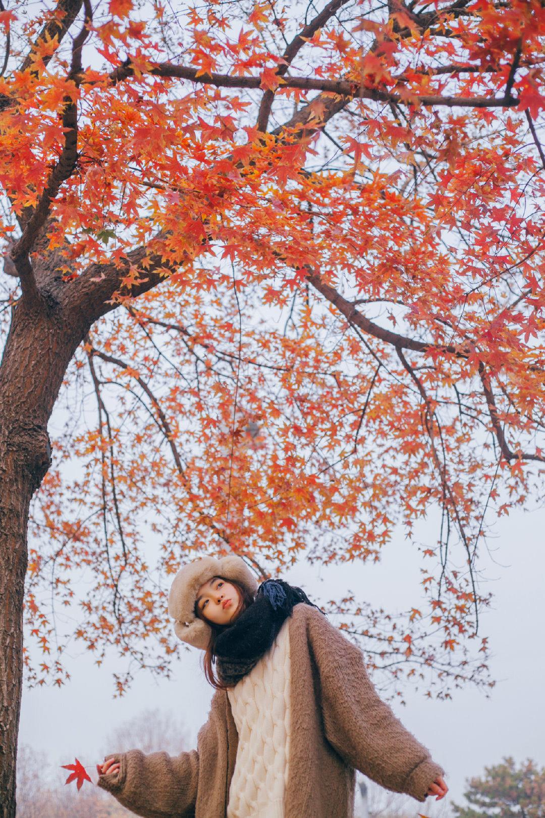 不比穿搭比姿势和技巧,让人像更显自然好看的7个拍法,值得一试