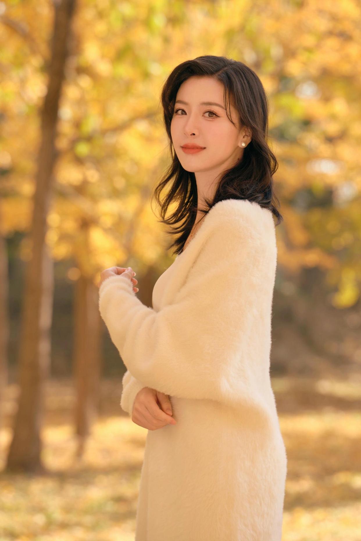 银杏拍照,这些姿势学起来,唯美浪漫,好看又有氛围感