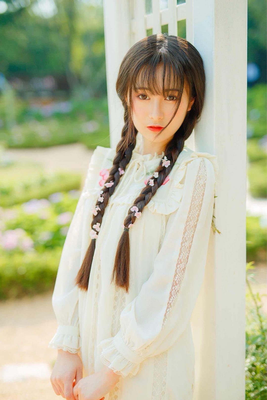 拍摄单人照最实用的8个姿势,简约不做作,拍照很好看