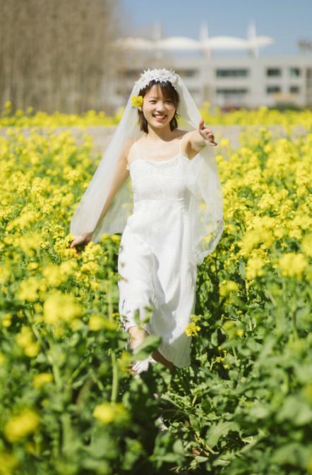 快看,学会这12个油菜花人像的拍照技巧,轻松美爆朋友圈