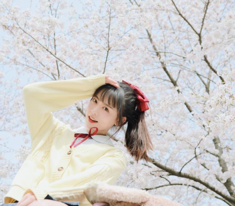 春天花海照怎么拍才好看,10个拍照姿势,让你拍照美起来