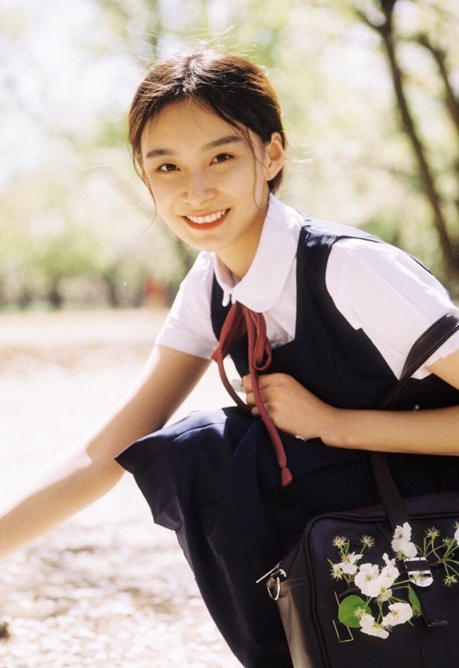 从不会摆拍到拍照达人,拍照姿势可参考这7个,拍照又好看又自然