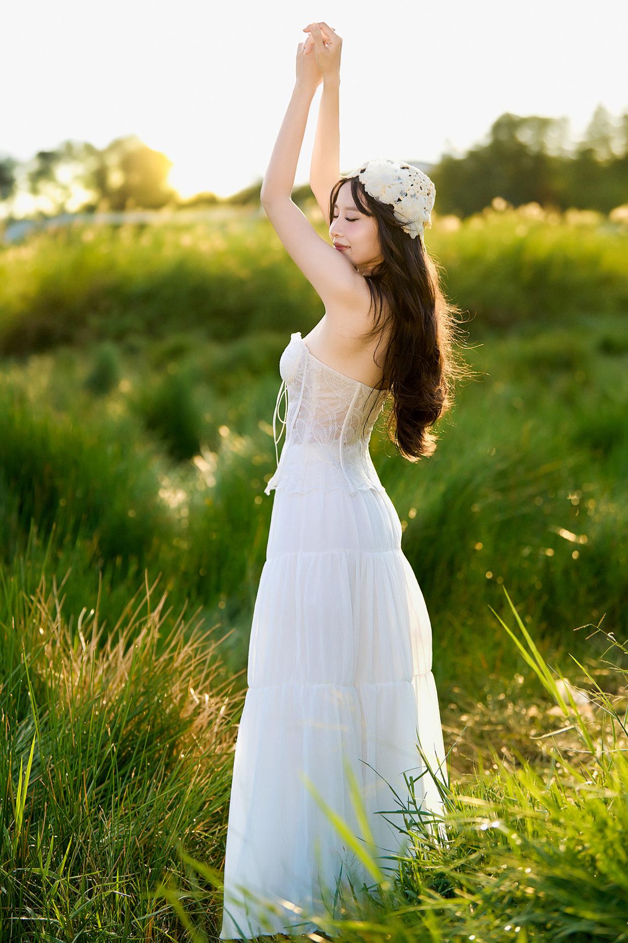 解锁人像摄影曲线美:从体态到光影的全维度塑造指南