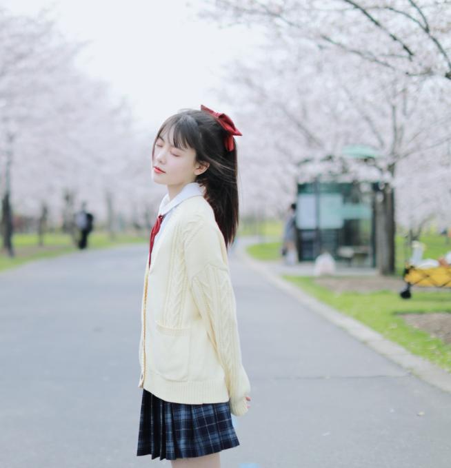 春天花海照怎么拍才好看,10个拍照姿势,让你拍照美起来