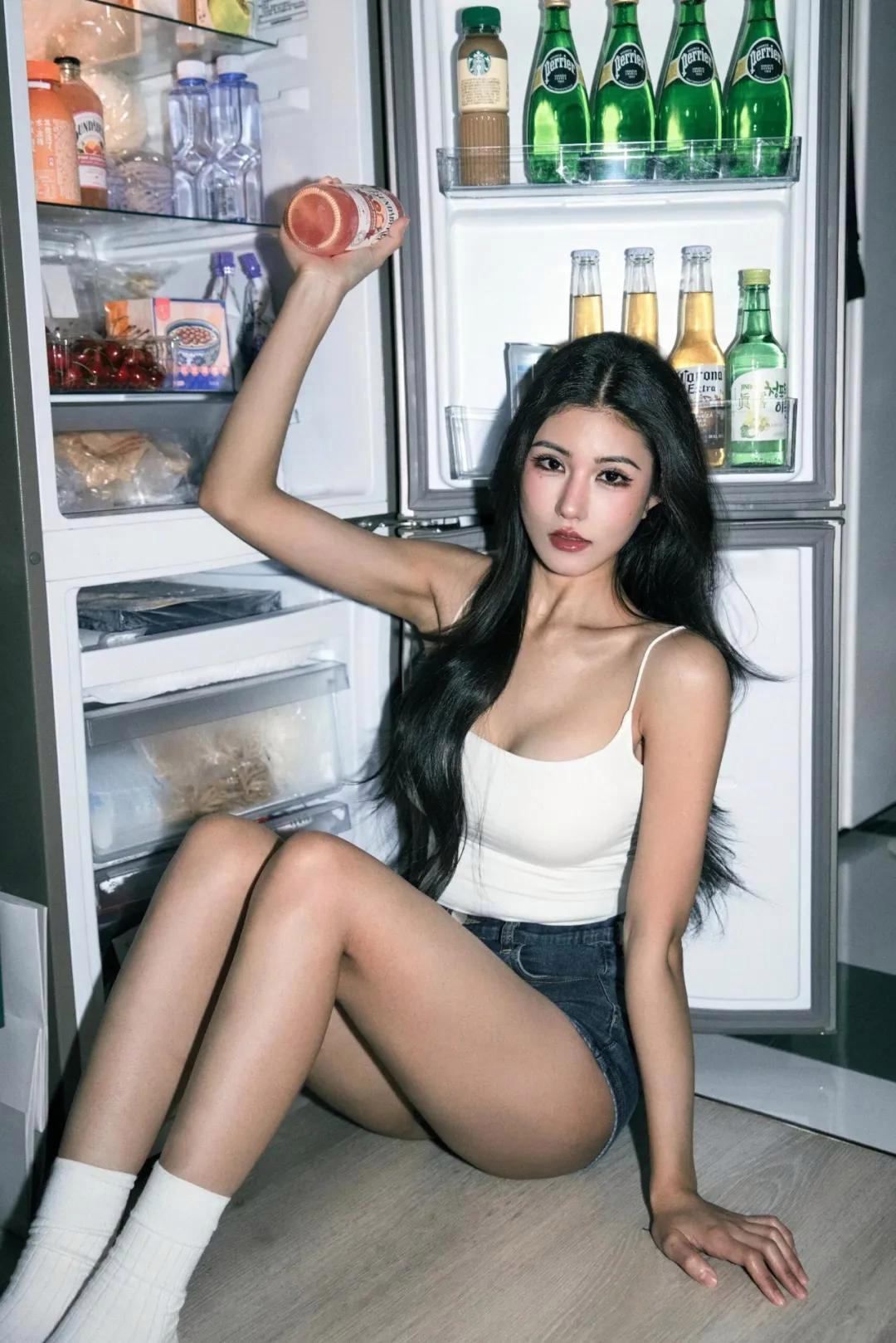 居家拍照,这些姿势学起来,松弛漂亮,拍出好身材