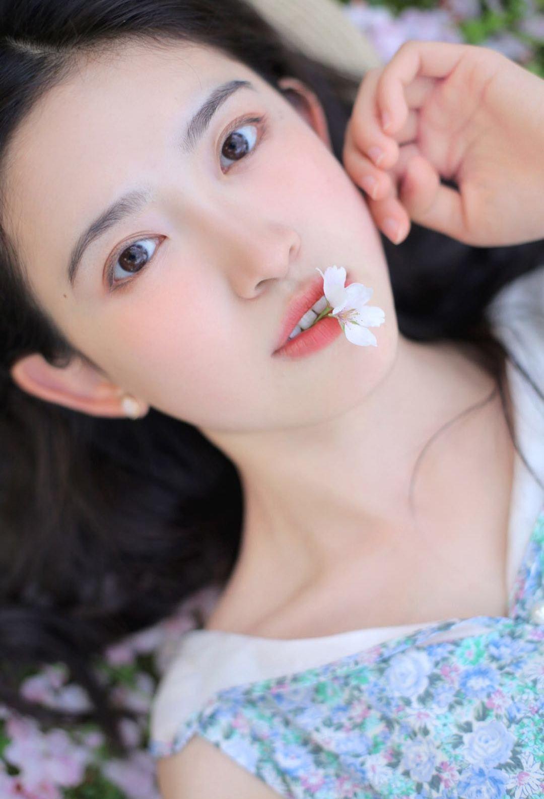 浪漫花季,学会这份花海拍照姿势大全,花海人像也能拍出大片感