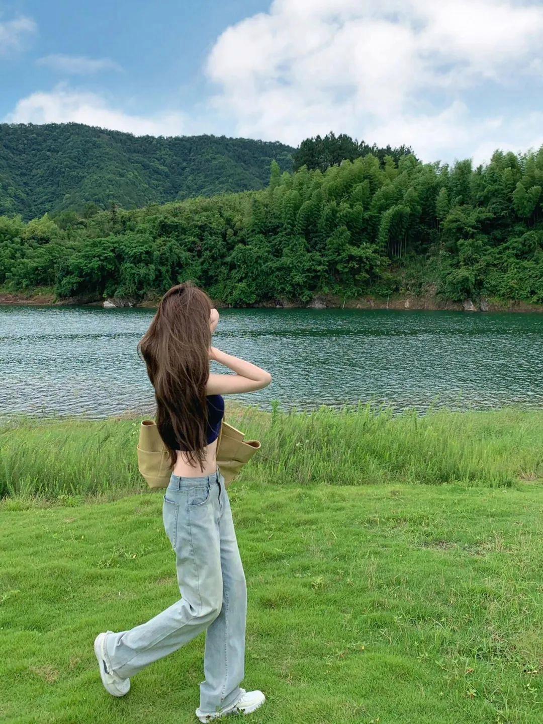 草地拍照,9个简单姿势,户外拍照自然好看、上镜出片