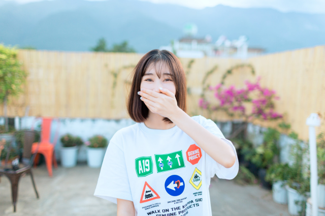 夏天旅行拍照:利用好拍照姿势、道具,拍出夏日好看少女照