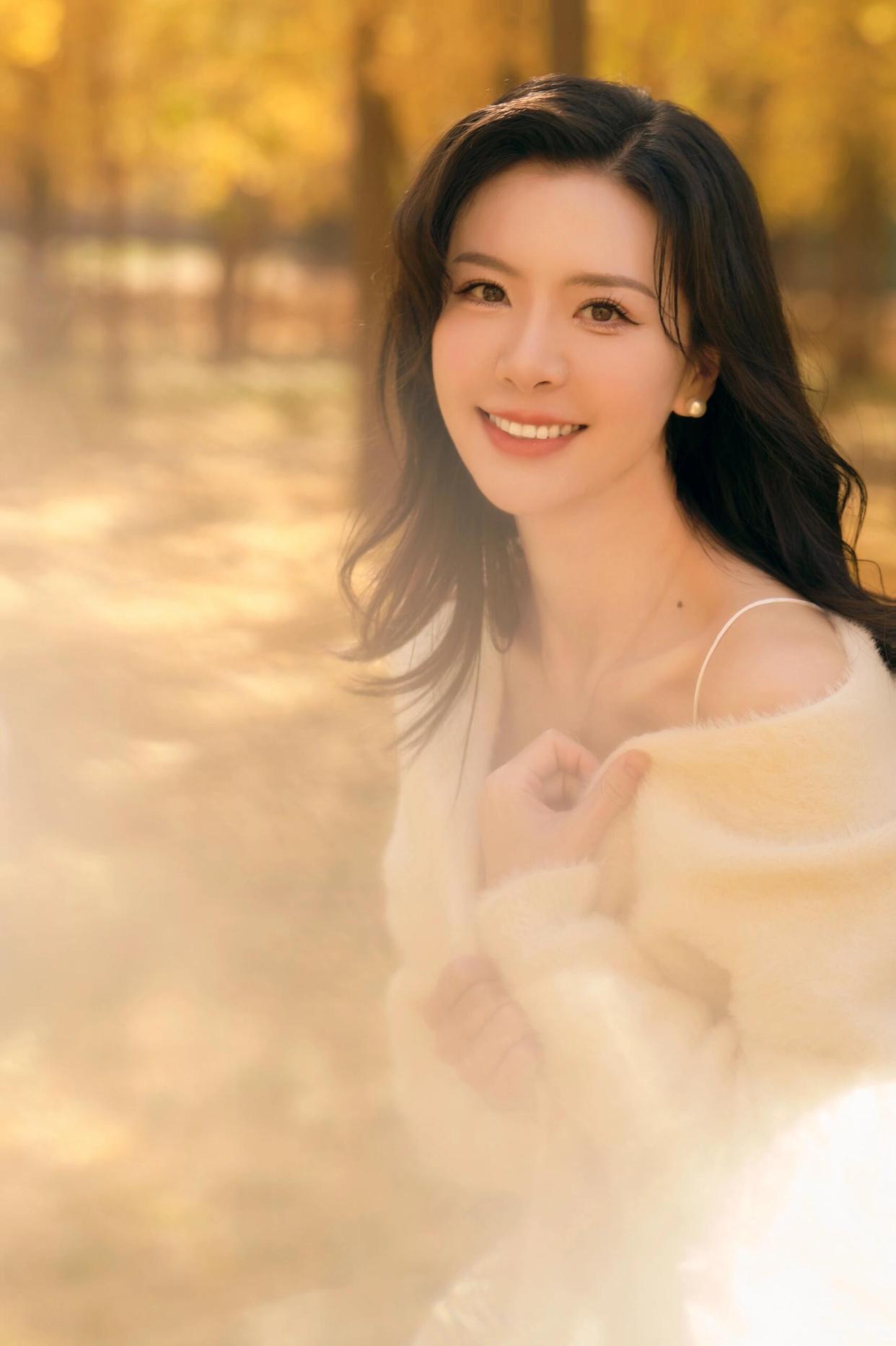 银杏拍照,这些姿势学起来,唯美浪漫,好看又有氛围感