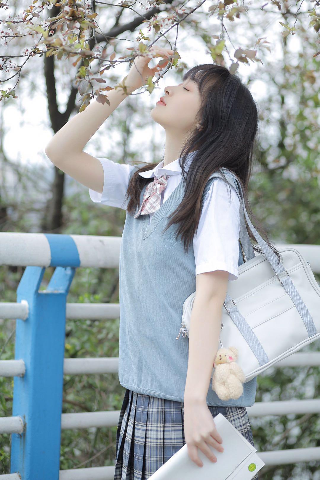 浪漫花季,学会这份花海拍照姿势大全,花海人像也能拍出大片感