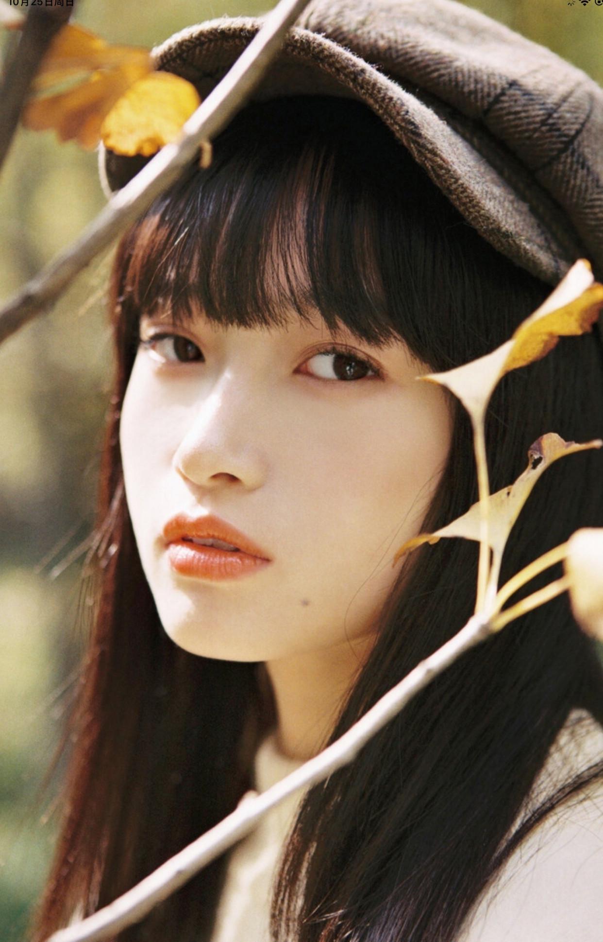 背景简单可用姿势增分,7个简约自然的姿势,背景简单也能拍美照